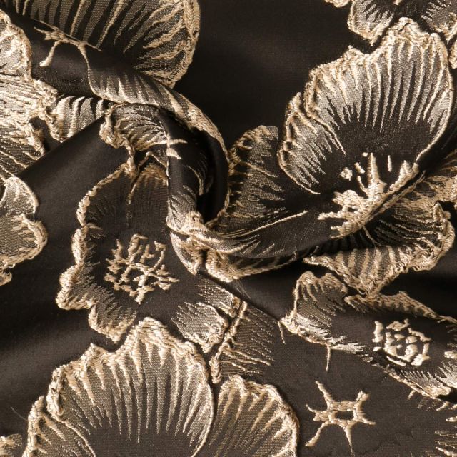 Tissu Jacquard Allover Iris fleurs Dorées sur fond Noir profond