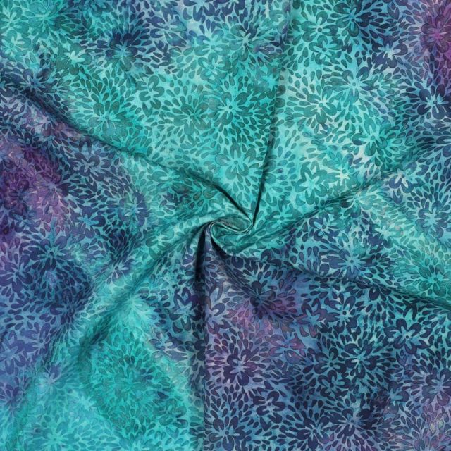 Tissu Batik de Viscose floral lumineux sur fond Vert d'eau