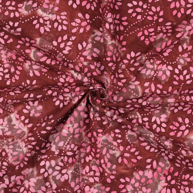 Tissu Batik de Coton petites fleurs Rose framboise sur fond Bordeaux