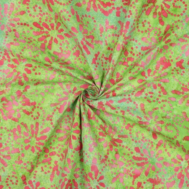 Tissu Batik de Coton rosaces Rose framboise sur fond Vert anis