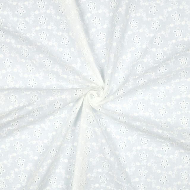 Tissu Coton brodé ajouré Petites fleurs Lia sur fond Blanc