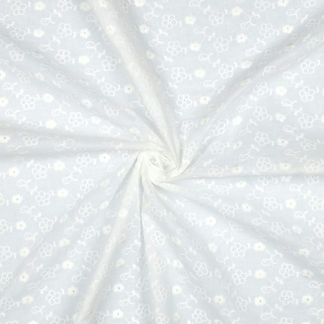 Tissu Coton brodé ajouré Petites fleurs sur fond Blanc