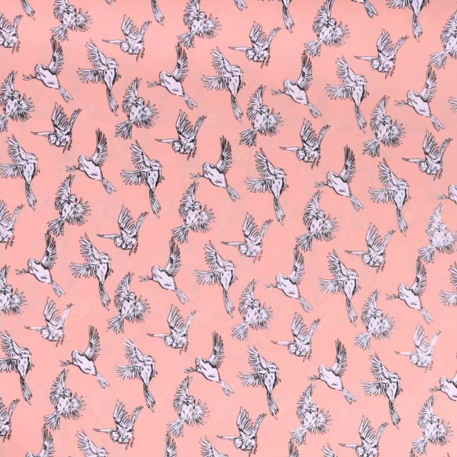 Tissu satin imprimé Oiseaux noirs et blancs en vol sur fond Rose nude - Par 10 cm