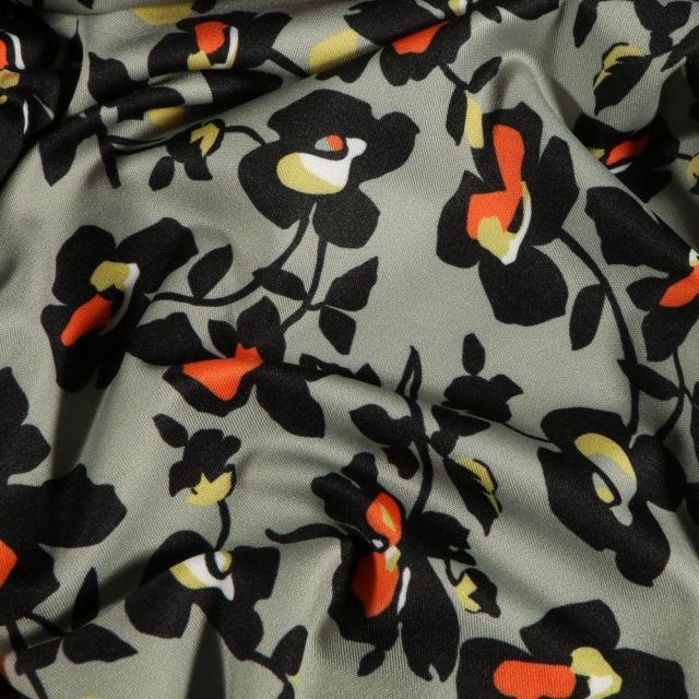 Tissu Maillot de bain Fleurs noires orange et jaunes sur fond Gris - Par 10 cm