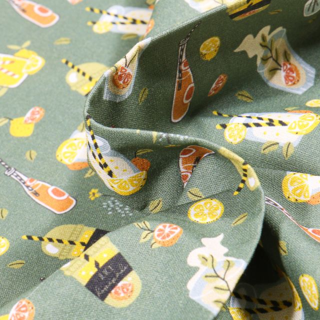 Tissu Coton MC Fabrics Boissons rafraichissantes sur fond Vert kaki