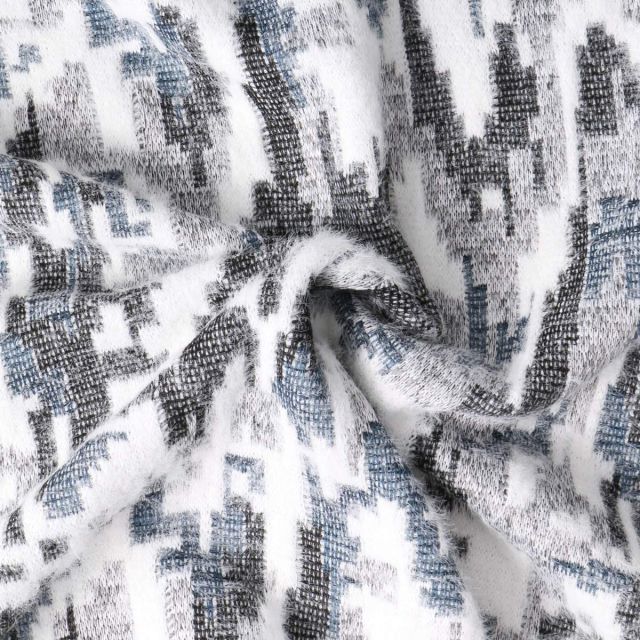 Tissu Maille ethnique duveteux  Bleu sur fond Blanc