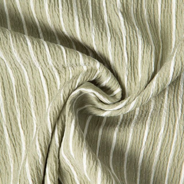 Tissu Polyviscose Seersucker aspect Lin lavé Suzy rayures Blanc sur fond Vert kaki clair