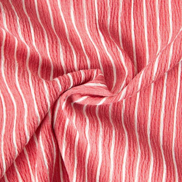 Tissu Polyviscose Seersucker aspect Lin lavé Suzy rayures Blanc sur fond Corail