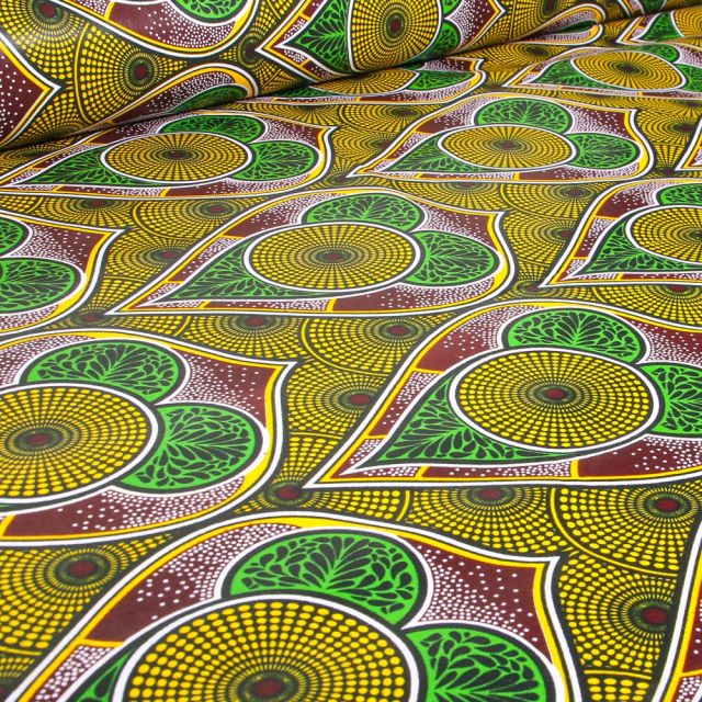 Tissu Wax africain n°  740 sur fond Bordeaux