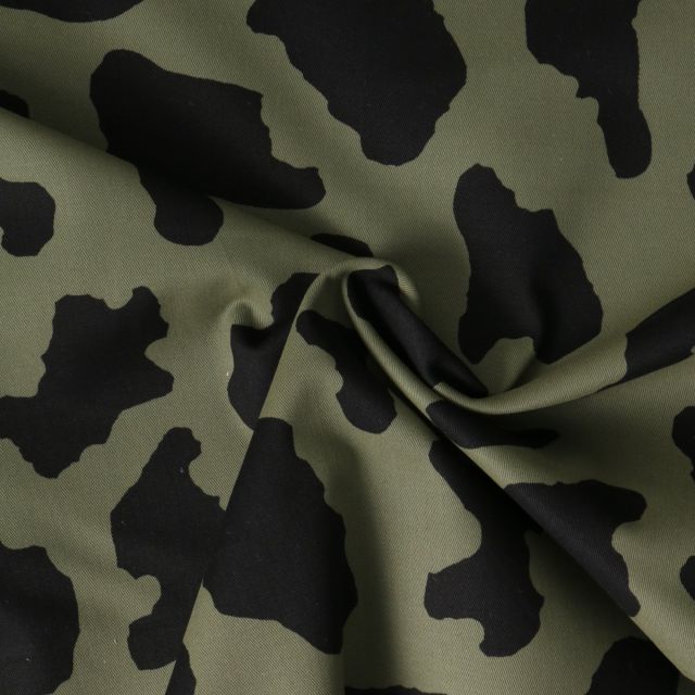 Tissu Toile de Coton  Zélina camouflage militaire sur fond Vert kaki