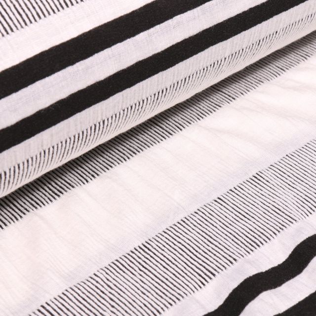 Coupon Tissu Jersey polyviscose Rayures texturées noires sur fond Blanc - Coupon de 200 cm