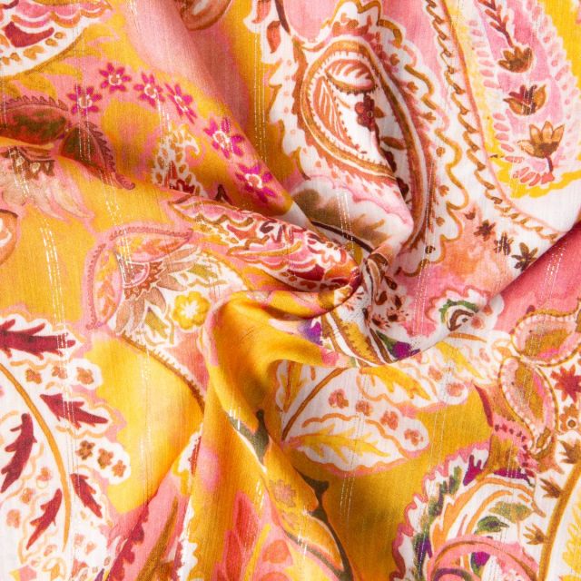 Tissu Viscose Lurex imprimé Cachemire stries sur fond Corail