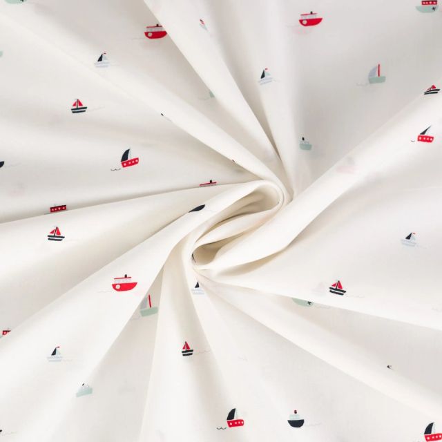 Tissu Coton imprimé Bateaux sur fond Blanc cassé