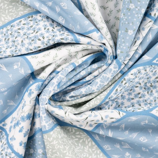 Tissu Popeline de Coton Camille patchwork végétal sur fond Bleu ciel