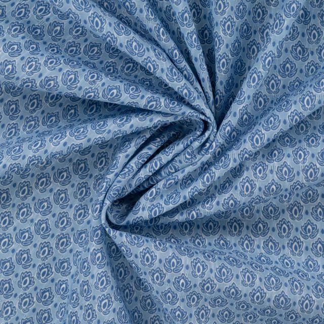 Tissu Voile de Coton digital brodé Alix cachemire discret sur fond Bleu