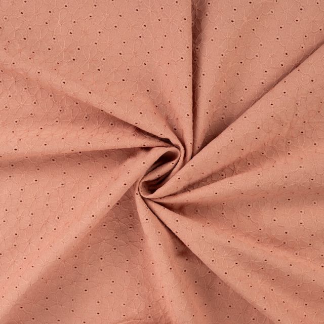 Tissu Coton brodé ajouré Fleuris sur fond Rose nude