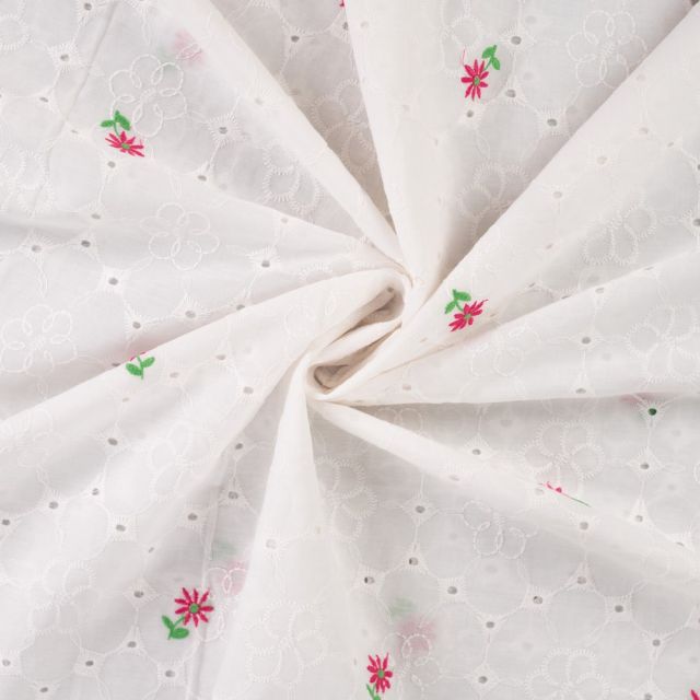 Tissu Voile de Coton brodé ajouré Fleurs roses et vertes sur fond Blanc