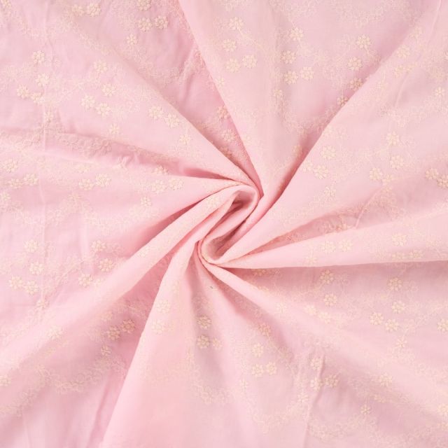 Tissu Voile de coton brodé Fleurs délicates sur fond Rose pastel