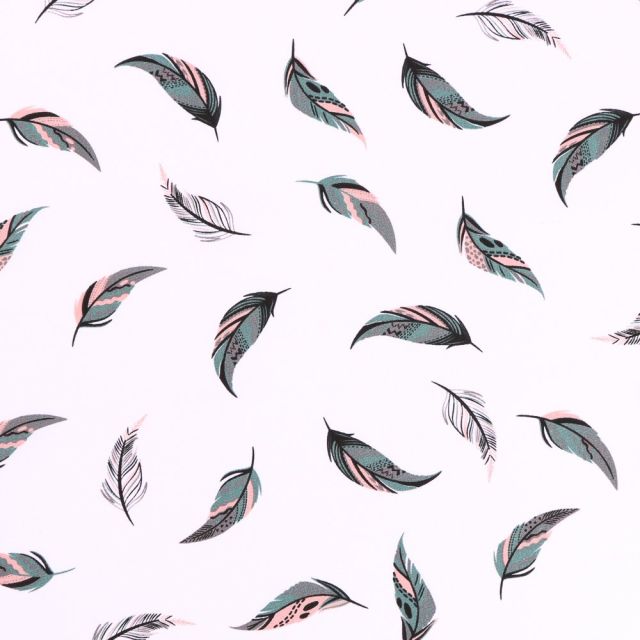 Tissu Coton Imprimé Plumes Vieux rose, vertes et grises sur fond Blanc - Par 10 cm