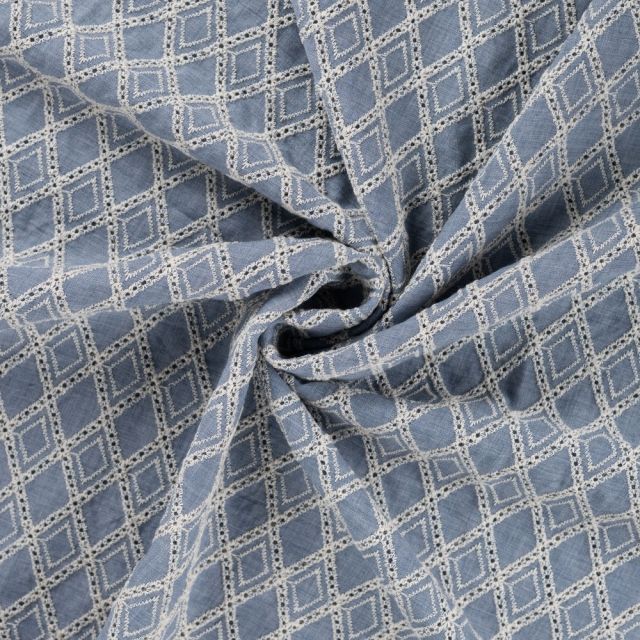 Tissu Chambray Coton Losanges brodés sur fond Bleu chiné