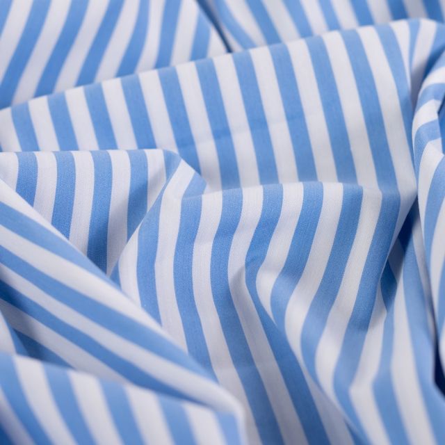 Tissu Coton légèrement extensible moyennes rayures Bleu ciel sur fond Bleu ciel