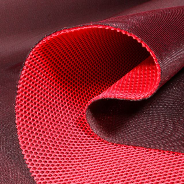 Coupon Tissu Résille matelassé mesh 3D Rouge - Coupon de 20 cm