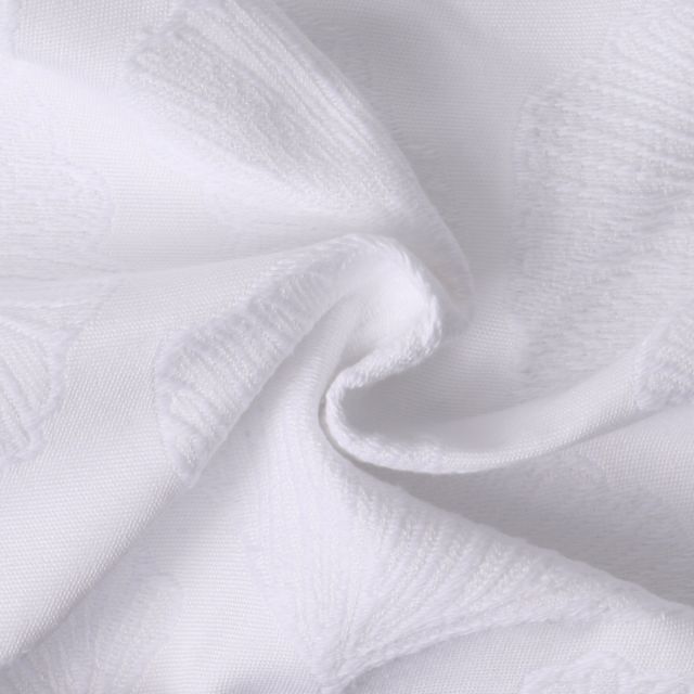 Tissu Jacquard Yasuko feuilles ginkgo Blanches sur fond Blanc