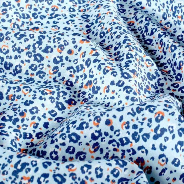 Tissu Popeline de Coton  panthère Nyra sur fond Bleu ciel - Coupon de 20 cm