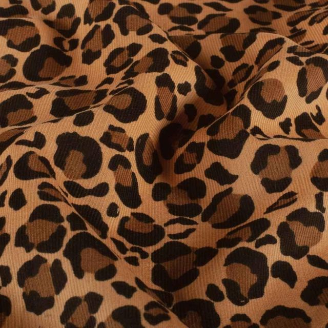 Tissu Velours milleraies Jaya imprimé léopard sur fond Camel