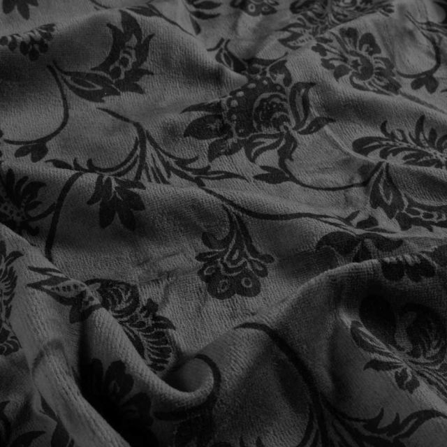 Tissu Velours tout doux Enora fleurs Noires sur fond Gris