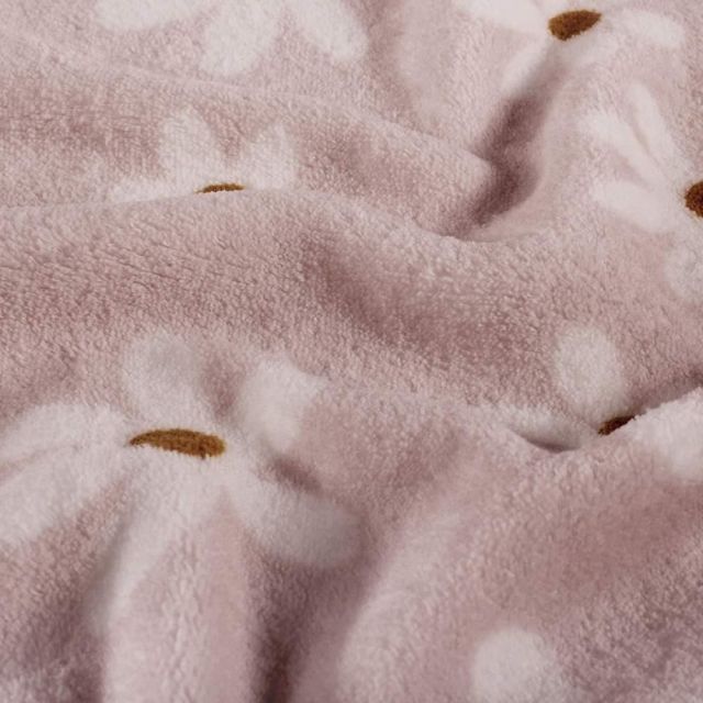 Tissu Fausse fourrure Azalée envers doudou fleurs Blanches sur fond Vieux rose