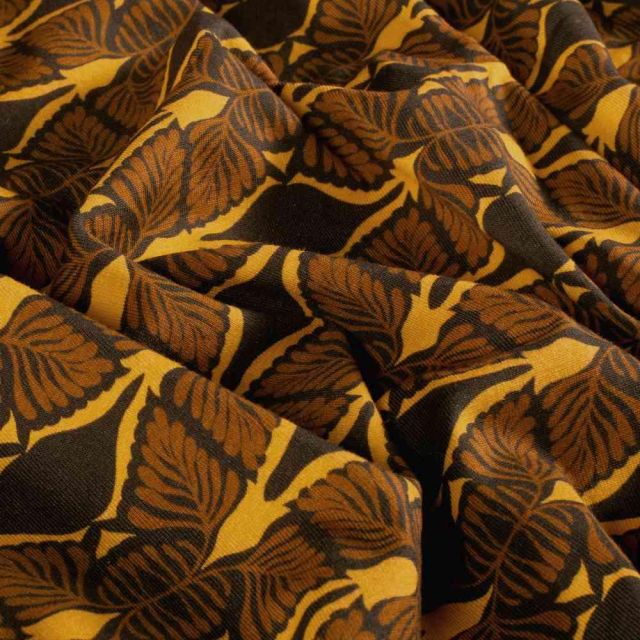 Tissu Sweat léger French Terry Véra extensible feuilles Marron chaud sur fond Moutarde