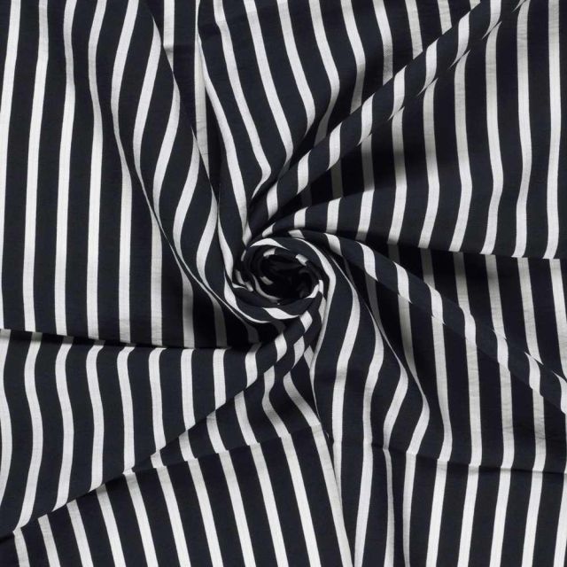 Tissu Crêpe de Viscose Basile fines rayures sur fond Noir