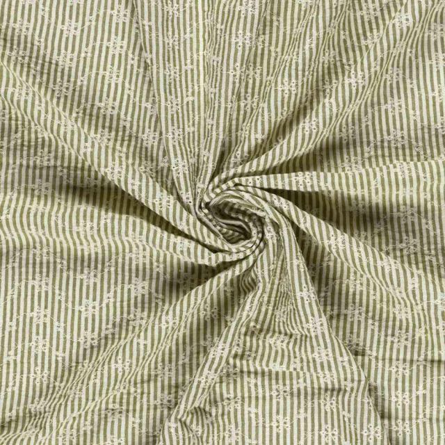 Tissu Popeline de Coton  Brodé petites fleurs rayures Blanc sur fond Vert olive