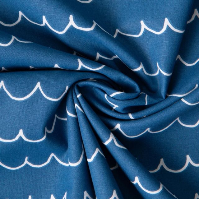 Tissu Coton imprimé Arthur vaguelettes Blanches sur fond Bleu
