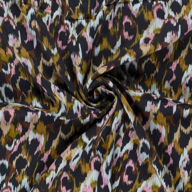 Tissu Viscose Satiné Léopard abstrait Bleu et Rose pastel sur fond Bleu nuit