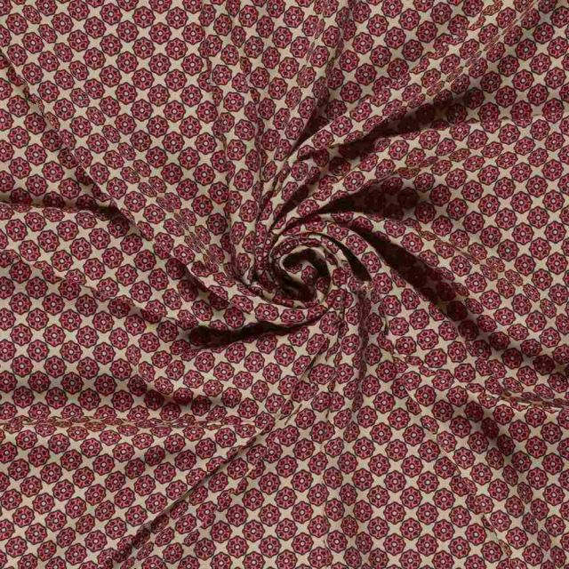 Tissu Viscose Satiné motif floral indien Framboise sur fond Beige