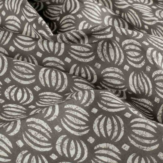 Tissu  Voile de Coton Batik Saria sur fond Gris