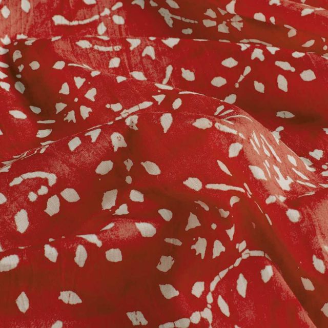 Tissu  Voile de Coton Batik Naya sur fond Rouge