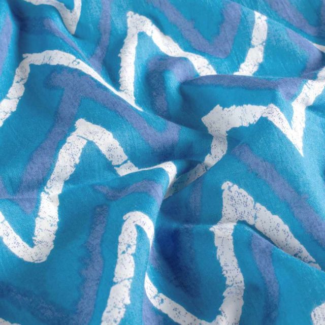 Tissu  Voile de Coton Batik Kaya chevrons sur fond Bleu turquoise