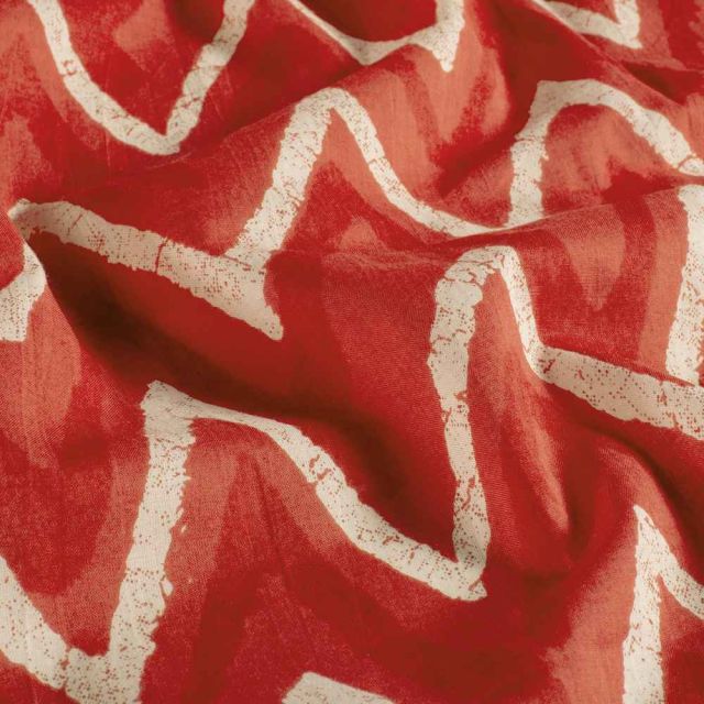 Tissu  Voile de Coton Batik Kaya chevrons sur fond Rouge