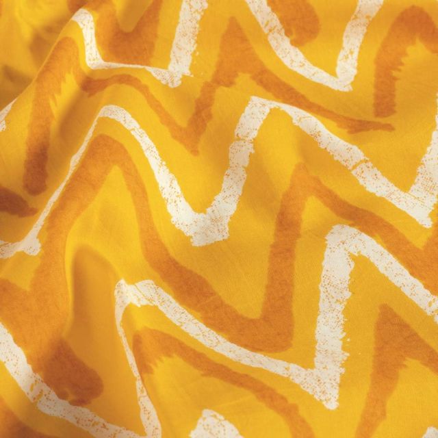 Tissu  Voile de Coton Batik Kaya chevrons sur fond Jaune
