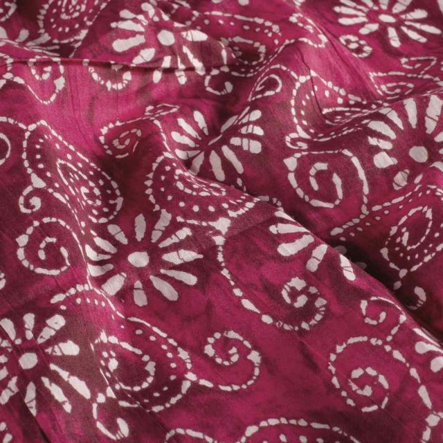 Tissu  Voile de Coton Batik Naya Bali sur fond Rose fuchsia