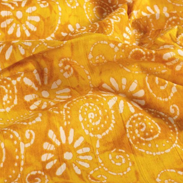 Tissu  Voile de Coton Batik Naya Bali sur fond Jaune safran