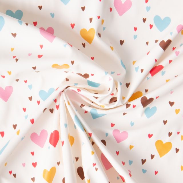 Tissu Imperméable déperlant Ti Amo petits coeurs Multicolore sur fond Blanc