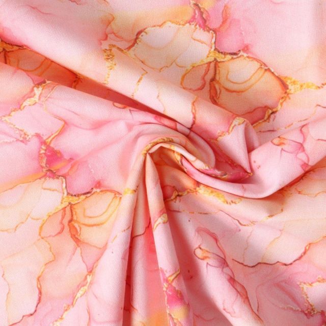 Tissu Coton imprimé  Rosalith marbrures dorées sur fond Rose bébé