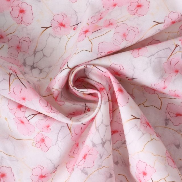 Tissu Coton imprimé  Marbre et fleurs rose sur fond Blanc