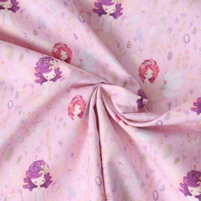 Tissu Coton imprimé  Faylina fées Roses pâle sur fond Rose poudré