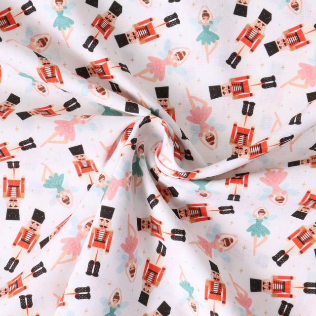 Tissu Coton imprimé  Clara et Casse Noisette sur fond Blanc