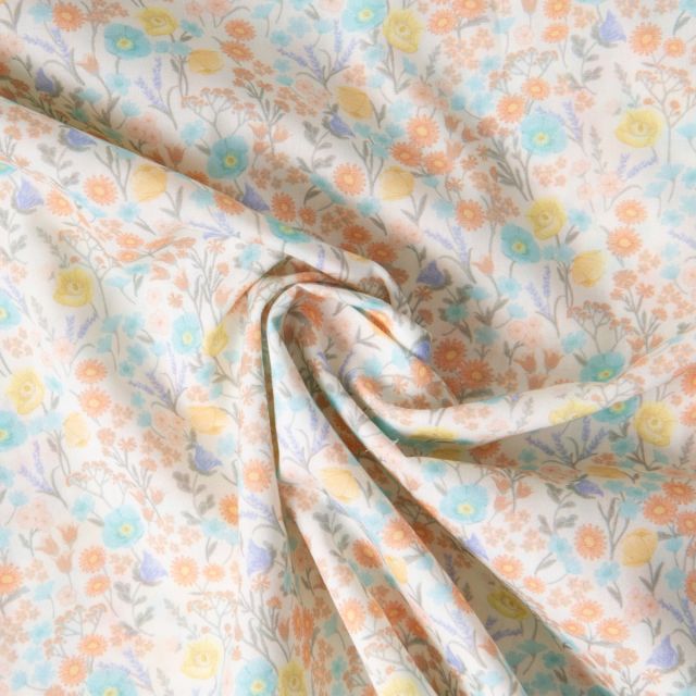 Tissu Popeline de Coton légère Fleurs pastel abricot, bleu ciel et vert tendre sur fond Blanc cassé